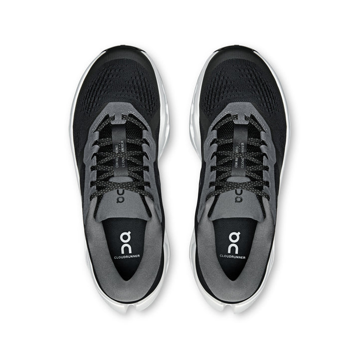 On Cloudrunner 3 men&