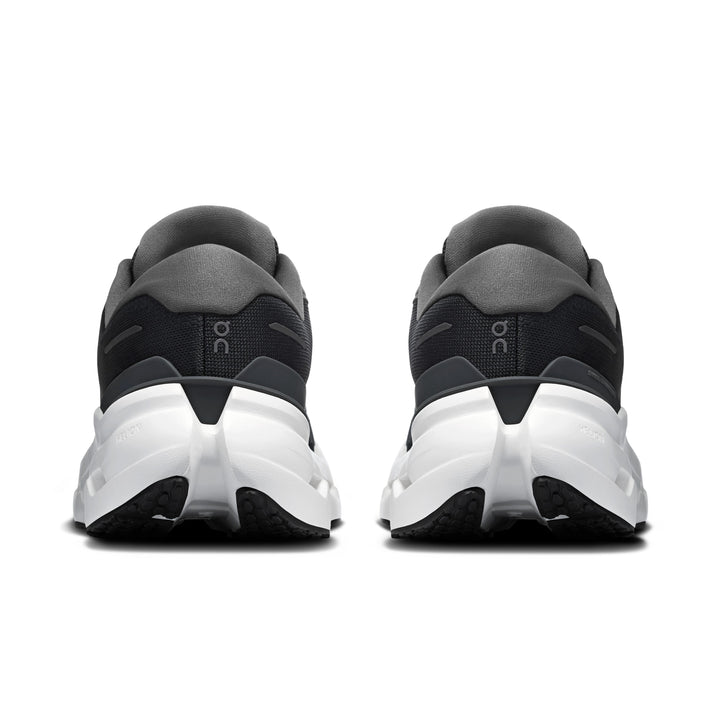 On Cloudrunner 3 men&